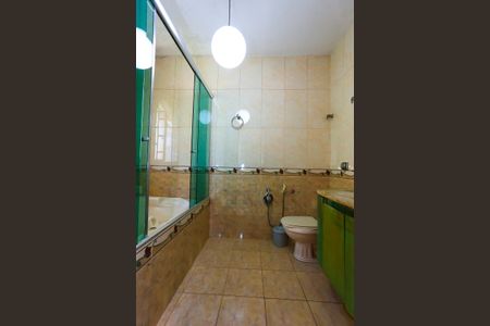 Casa à venda com 521m², 5 quartos e 4 vagas Casa à venda com 521m², 5 quartos e 4 vagasBanheiro da Suíte 4