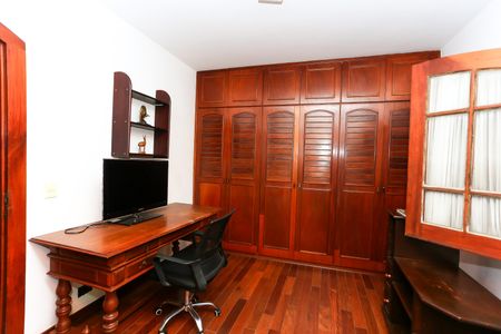 Casa à venda com 521m², 5 quartos e 4 vagas Casa à venda com 521m², 5 quartos e 4 vagassuíte 2