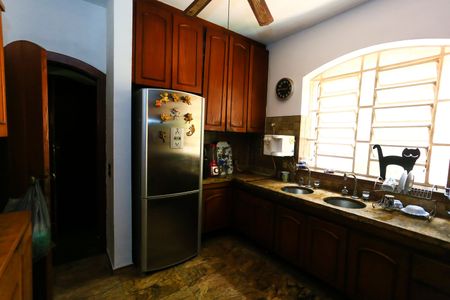 Casa à venda com 521m², 5 quartos e 4 vagas Casa à venda com 521m², 5 quartos e 4 vagascozinha