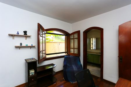 Casa à venda com 521m², 5 quartos e 4 vagas Casa à venda com 521m², 5 quartos e 4 vagassuíte 2