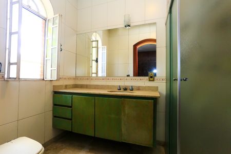 Casa à venda com 521m², 5 quartos e 4 vagas Casa à venda com 521m², 5 quartos e 4 vagasBanheiro da Suíte 2