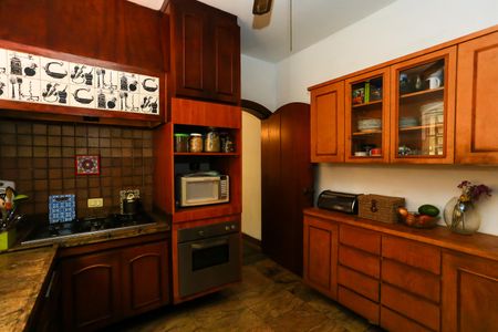 Casa à venda com 521m², 5 quartos e 4 vagas Casa à venda com 521m², 5 quartos e 4 vagascozinha