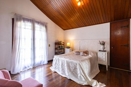 Casa à venda com 521m², 5 quartos e 4 vagas Casa à venda com 521m², 5 quartos e 4 vagasSuíte