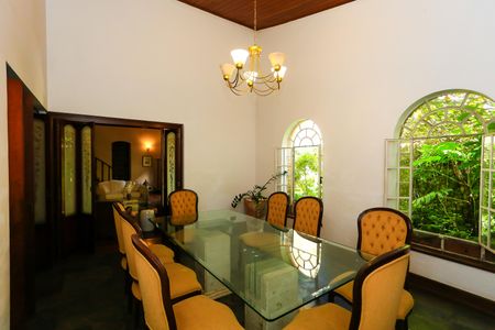 Casa à venda com 521m², 5 quartos e 4 vagas Casa à venda com 521m², 5 quartos e 4 vagassala 2