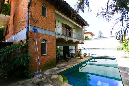 Casa à venda com 521m², 5 quartos e 4 vagas Casa à venda com 521m², 5 quartos e 4 vagasFachada