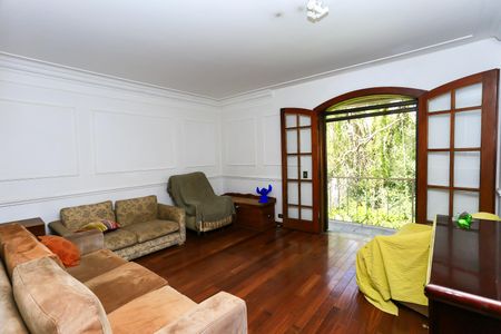 Casa à venda com 521m², 5 quartos e 4 vagas Casa à venda com 521m², 5 quartos e 4 vagassuíte 4