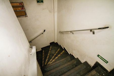 Studio para alugar com 40m², 1 quarto e 1 vaga Studio para alugar com 40m², 1 quarto e 1 vagaEscada