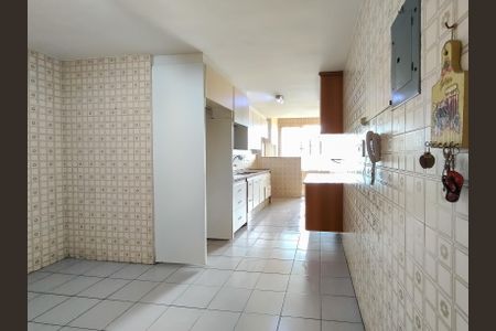 Apartamento para alugar com 142m², 3 quartos e 2 vagas Apartamento para alugar com 142m², 3 quartos e 2 vagasCozinha