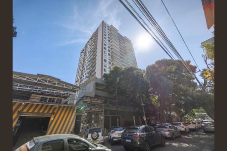 Apartamento para alugar com 142m², 3 quartos e 2 vagas Apartamento para alugar com 142m², 3 quartos e 2 vagasFachada e portaria