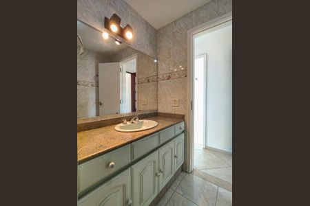 Apartamento para alugar com 142m², 3 quartos e 2 vagas Apartamento para alugar com 142m², 3 quartos e 2 vagasBanheiro Corredor