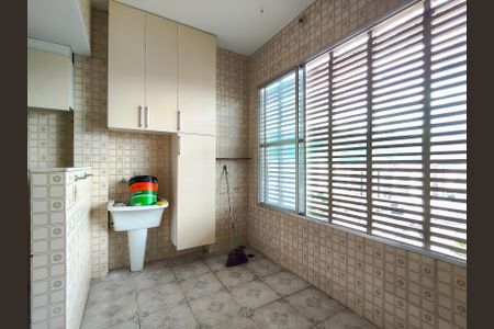 Apartamento para alugar com 142m², 3 quartos e 2 vagas Apartamento para alugar com 142m², 3 quartos e 2 vagasÁrea de Serviço