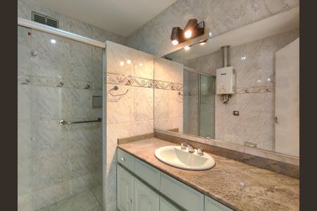 Apartamento para alugar com 142m², 3 quartos e 2 vagas Apartamento para alugar com 142m², 3 quartos e 2 vagasBanheiro Corredor