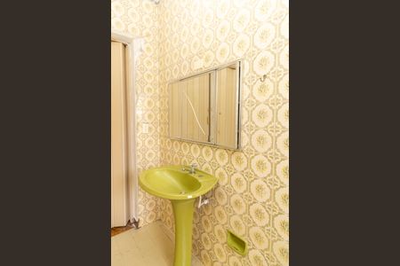 Casa à venda com 150m², 3 quartos e 2 vagasBanheiro