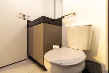 Banheiro de kitnet/studio para alugar com 1 quarto, 25m² em Cerqueira César, São Paulo