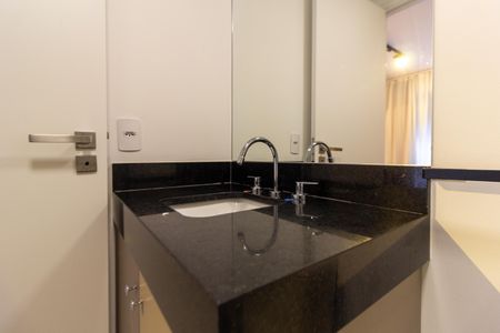Banheiro de kitnet/studio para alugar com 1 quarto, 25m² em Cerqueira César, São Paulo