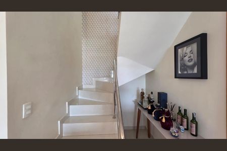 Apartamento à venda com 247m², 3 quartos e 3 vagasEscada