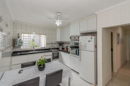 Casa para alugar com 270m², 5 quartos e 3 vagasCozinha 