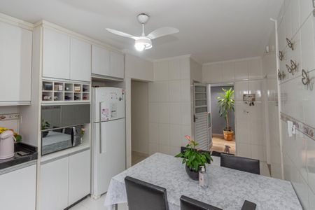 Casa para alugar com 270m², 5 quartos e 3 vagasCozinha 