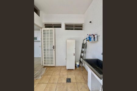Casa à venda com 197m², 3 quartos e 5 vagas Casa à venda com 197m², 3 quartos e 5 vagasÁrea de Serviço