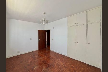 Casa à venda com 197m², 3 quartos e 5 vagas Casa à venda com 197m², 3 quartos e 5 vagasQuarto 2