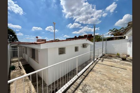 Casa à venda com 197m², 3 quartos e 5 vagas Casa à venda com 197m², 3 quartos e 5 vagasQuintal