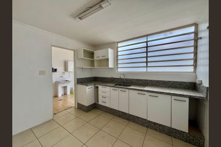 Casa à venda com 197m², 3 quartos e 5 vagas Casa à venda com 197m², 3 quartos e 5 vagasCozinha