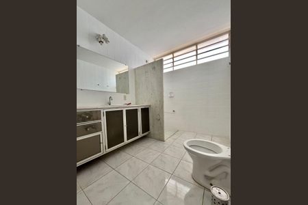 Casa à venda com 197m², 3 quartos e 5 vagas Casa à venda com 197m², 3 quartos e 5 vagasBanheiro