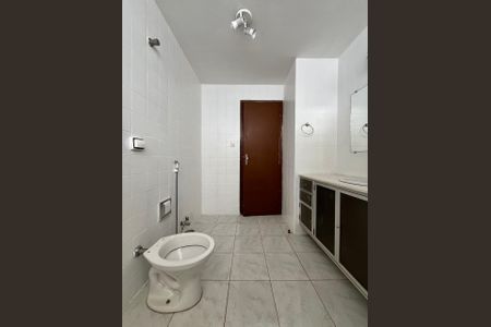 Casa à venda com 197m², 3 quartos e 5 vagas Casa à venda com 197m², 3 quartos e 5 vagasBanheiro