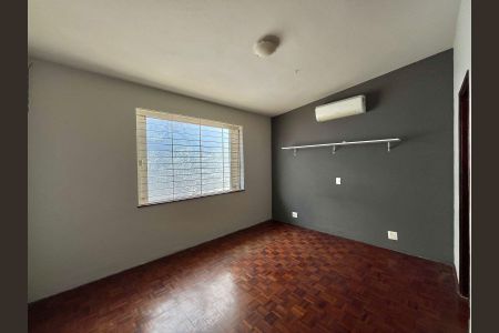 Casa à venda com 197m², 3 quartos e 5 vagas Casa à venda com 197m², 3 quartos e 5 vagasSuíte