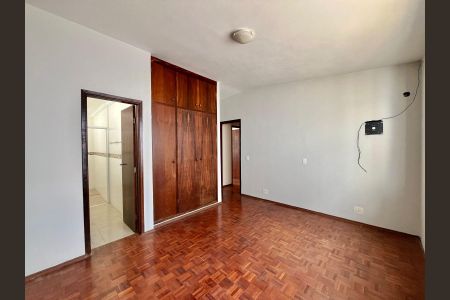 Casa à venda com 197m², 3 quartos e 5 vagas Casa à venda com 197m², 3 quartos e 5 vagasSuíte