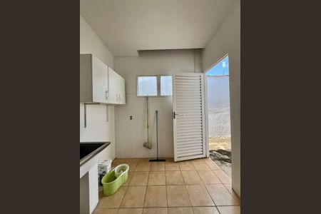 Casa à venda com 197m², 3 quartos e 5 vagas Casa à venda com 197m², 3 quartos e 5 vagasÁrea de Serviço