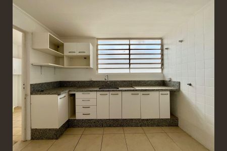 Casa à venda com 197m², 3 quartos e 5 vagas Casa à venda com 197m², 3 quartos e 5 vagasCozinha