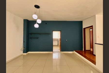 Casa à venda com 197m², 3 quartos e 5 vagas Casa à venda com 197m², 3 quartos e 5 vagasSala