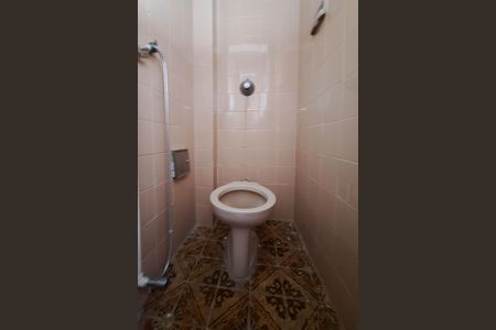 Apartamento à venda com 90m², 2 quartos e sem vaga Apartamento à venda com 90m², 2 quartos e sem vagaBanheiro de serviço