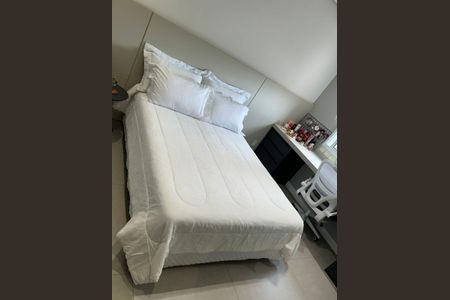 Quarto de apartamento à venda com 3 quartos, 96m² em Vila Scarpelli, Santo André