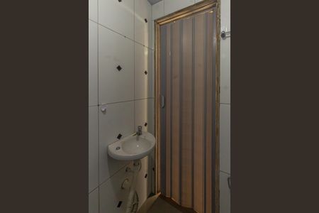 Casa para alugar com 70m², 2 quartos e 1 vaga Casa para alugar com 70m², 2 quartos e 1 vagaBanheiro