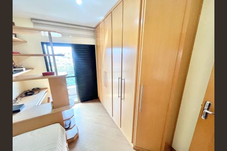 Apartamento à venda com 125m², 3 quartos e 3 vagasQuarto 2