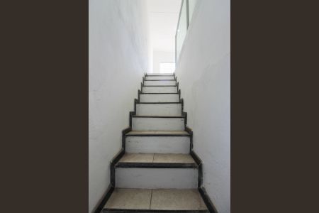 Casa para alugar com 100m², 3 quartos e 1 vagaEscada