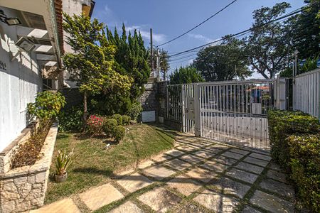 Casa à venda com 330m², 4 quartos e 4 vagasgaragem e jardim_1