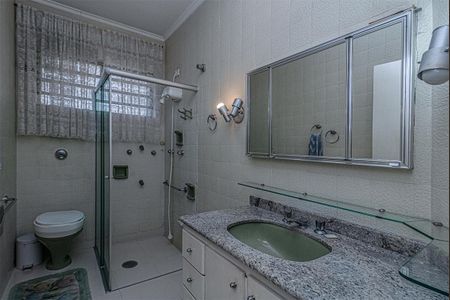 Casa à venda com 330m², 4 quartos e 4 vagasbanheiro social_1