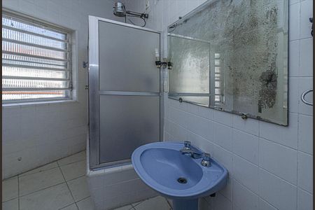 Casa à venda com 330m², 4 quartos e 4 vagasbanheiro na suíte 2_3