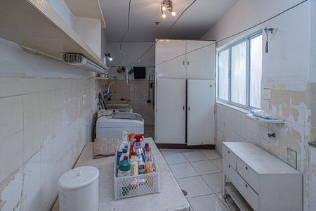 Casa à venda com 330m², 4 quartos e 4 vagasárea de serviço coberta_2