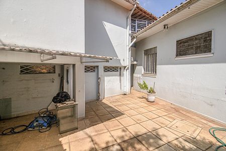 Casa à venda com 330m², 4 quartos e 4 vagasquintal_4