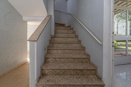 Casa à venda com 330m², 4 quartos e 4 vagasacesso para os pisos_1