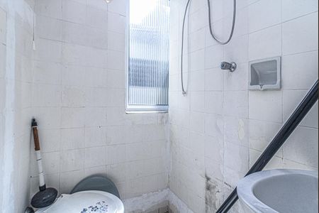 Casa à venda com 330m², 4 quartos e 4 vagasbanheiro na área de serviço_1