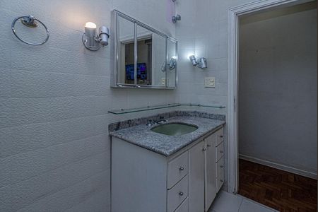 Casa à venda com 330m², 4 quartos e 4 vagasbanheiro social_3