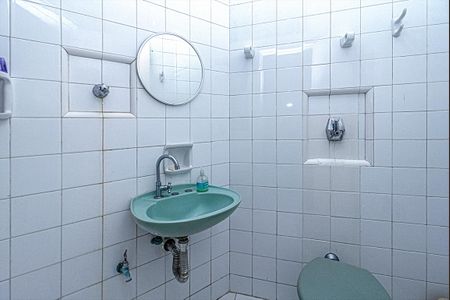 Casa à venda com 330m², 4 quartos e 4 vagasbanheiro no salão de festas_1