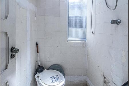 Casa à venda com 330m², 4 quartos e 4 vagasbanheiro na área de serviço_2
