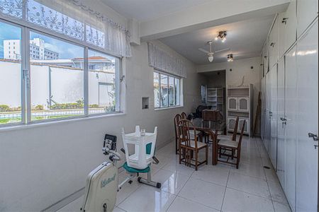 Casa à venda com 330m², 4 quartos e 4 vagassalão de festas_1
