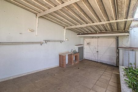 Casa à venda com 330m², 4 quartos e 4 vagasgaragem no salão de festas_2